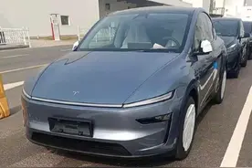 特斯拉Model Y实车图，新配色如何？图片