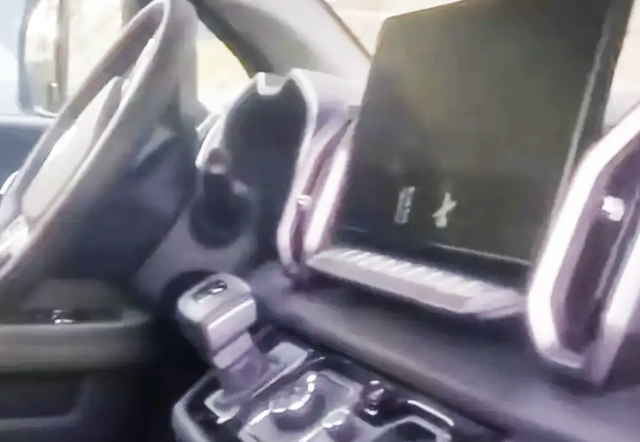 东风猛士M20曝光，外观霸气超大G，6.7L排量成新一代越野利器