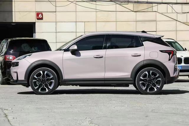 体验领克06 PHEV，颜值高还省油，顶配售价17.18万，值得入手吗？