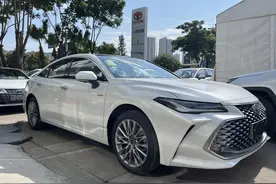 新款亚洲龙实车到店，换悬浮中控屏+8155芯片，增2.0L油电混动版图片