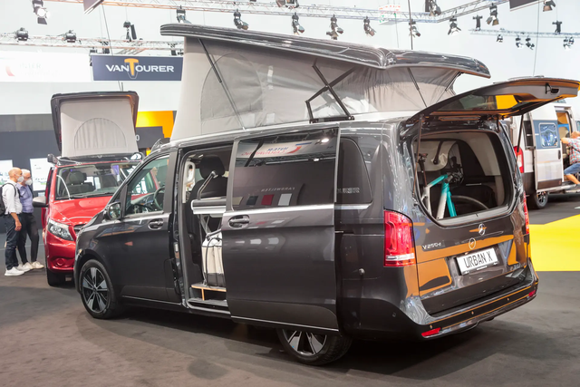 新款奔驰露营车发布！4座4卧设计，日常代步有面子周末还能郊游