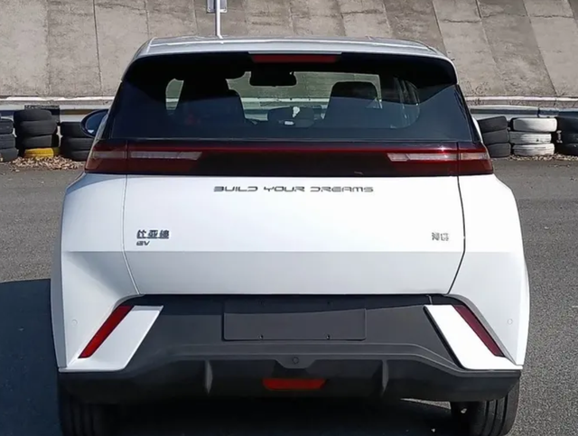 比亚迪海鸥曝光，或5万起售400km续航，你还买宏光MINI吗？