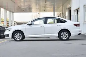 上班族开紧凑型轿车就行，这两款车，均配AT变速箱，省心还耐用图片