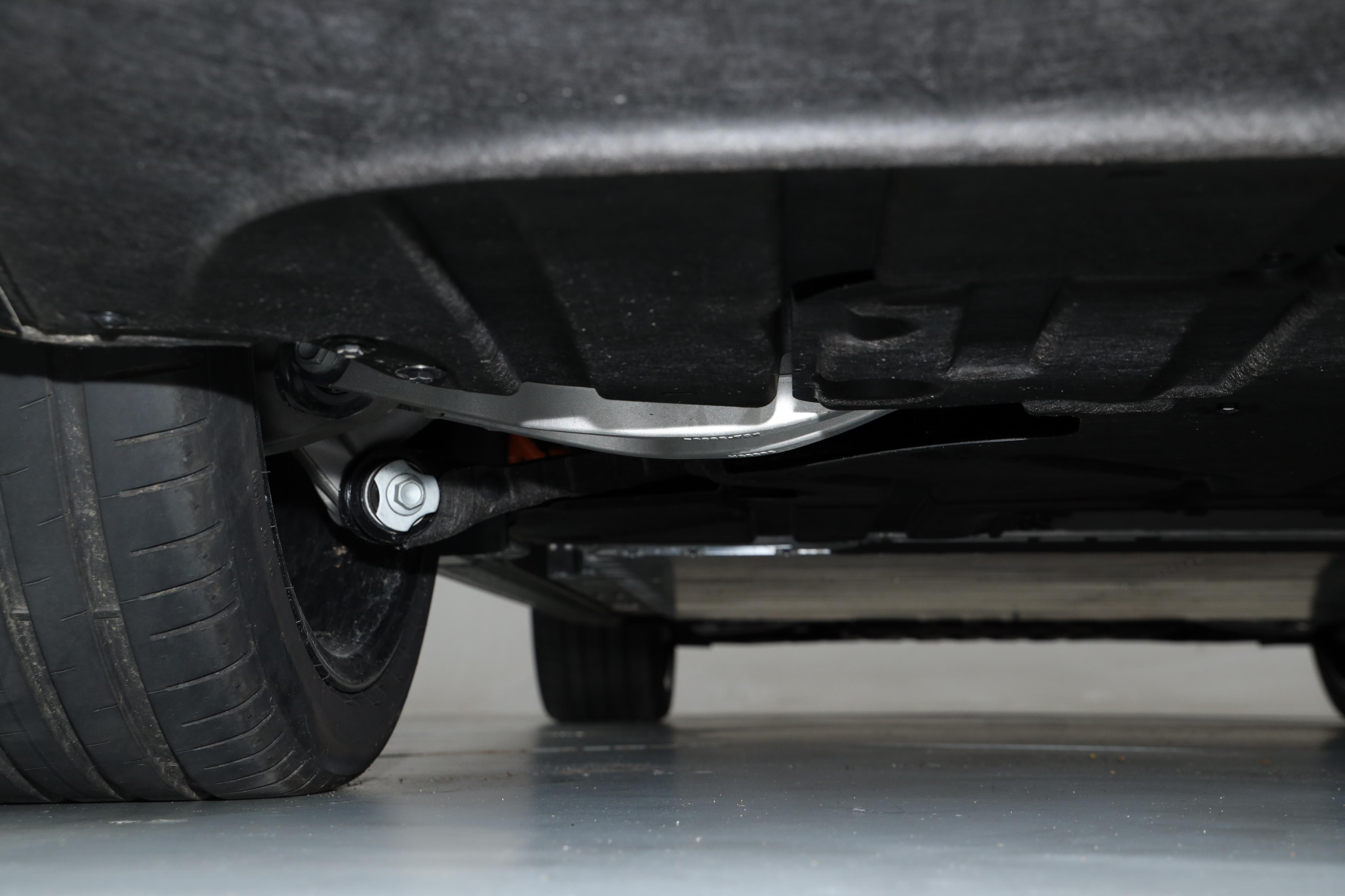 蔚来ES8空间表现评测_蔚来ES8 2026款六座行政签名版试驾_蔚来