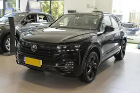 低调的SUV，看似20多万，实则60多万，纯进口+全时四驱，解读途锐图片