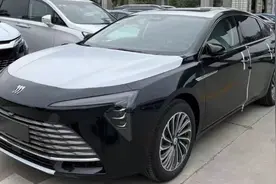 全新一代别克君越到店，颜值提升，内置30英寸弧面连屏，15号上市图片