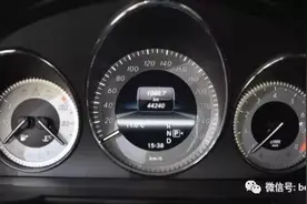 奔驰水温不稳，加速掉水温是怎么回事？图片
