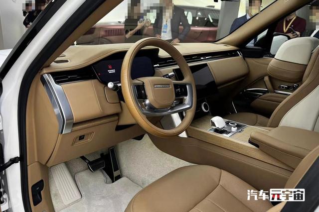 比轻混款贵15万！全新路虎揽胜卖219.8万起！零百仅5.3s