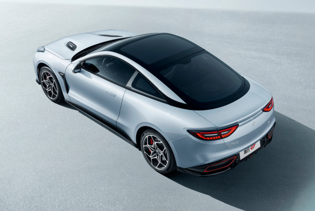 上海车展必看4款轿车！个个颜值高性能强 有一款续航超700km