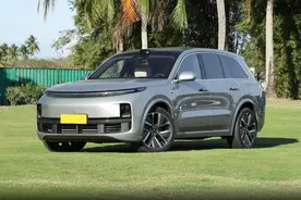 适合奶爸的座驾，全系6座布局+高阶智驾，32.18万起，理想L8挺香图片