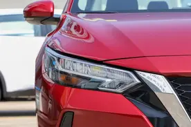 显示效果还不如卤素灯，现在新车的LED大灯真的是一言难尽图片