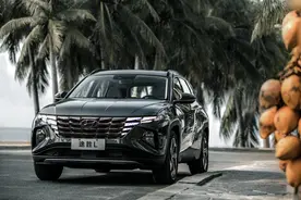 现代途胜L新款终于来了，遗憾的是8AT变速箱和四驱只能二选一图片