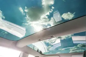 夏天暴晒，为什么电动车要用全景天幕？图片