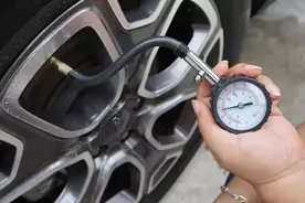 别听老司机说的，胎压都打2.5bar，不仅无知还危险！图片