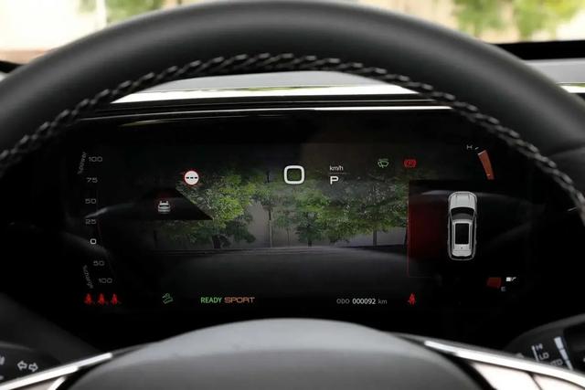 �����춯SUV�³�Ա������𩼫�춯�棬ͽ��������������ʵ����