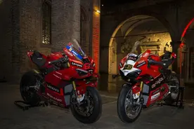 杜卡迪Panigale V4S发布两款限量版，冠军车手亲笔签名图片