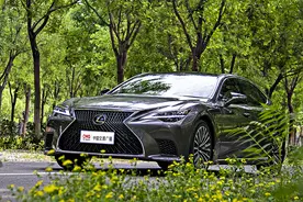 雷克萨斯LS500h｜没有冰箱彩电，也可以很优雅图片