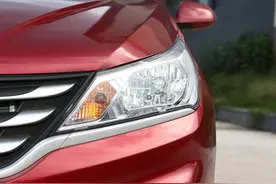 国产经济代步小车，仅4.09万起售，油耗低至5.1L，带你看宝骏310图片