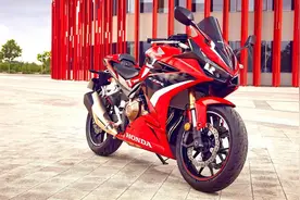 资讯｜69800元双缸仿赛本田CBR500R：性能与外观并重的运动机车图片