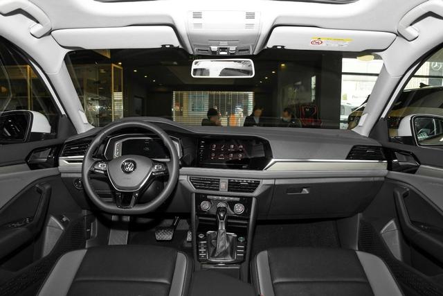 体验2022款速腾：1.4T动力，百公里油耗5.6L，8.7秒破百，香？