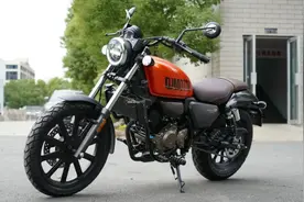 双通道ABS、气囊后减震，闪150到店实拍，1.3万值不值？图片