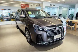 优惠完裸车价23万多，别克GL8陆上公务舱豪华型值得买吗？图片