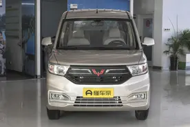 五菱宏光V：搭载1.5L+6MT，保养成本经济，售价5.11万，造型方正图片