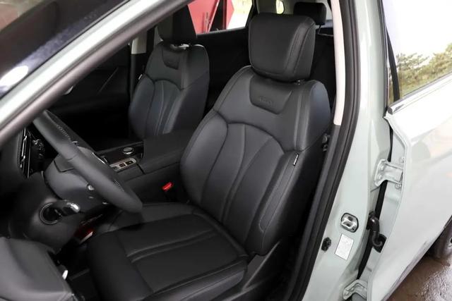 �����춯SUV�³�Ա������𩼫�춯�棬ͽ��������������ʵ����