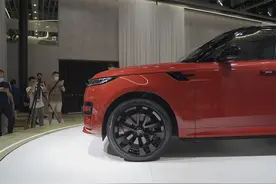 4.4T V8+531Ps 全新一代路虎揽胜运动版首发亮相图片