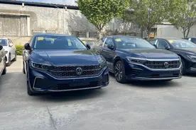 2024款大众帕萨特到店，星夜蓝配色新潮，配置升级，配1.4T/2.0T图片