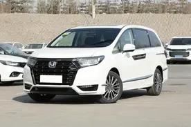 油耗6L出头，日系大7座家用MPV，宽敞舒适又耐用，实拍本田艾力绅图片