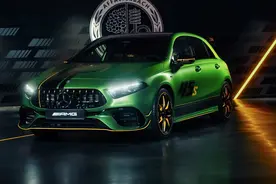 售59.46万元，梅赛德斯-AMG A 45 S 4MATIC+魔焰绿特别版正式上市图片