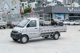 五菱商用车家族再添新成员，荣光小卡加长版上市，货运就选它了？图片