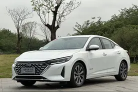 试驾“高级版”日产轩逸：点阵式前脸+全新LOGO，比燃油版更省油图片