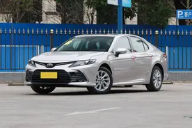 体验凯美瑞2.0G豪华版，售价19.98万配10气囊，动力够用也省油图片