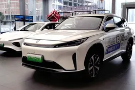 荣威D5X DMH能否打破比亚迪 宋PLUS荣耀版的霸主地位？图片