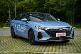 试驾艾瑞泽8：尺寸空间越级，配SONY音响，性价比真的很高！图片