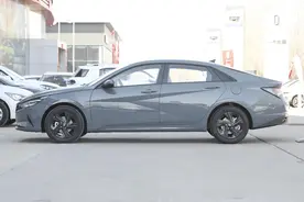 工薪族想买10万级轿车，建议看看这两款，油耗经济，保养便宜图片