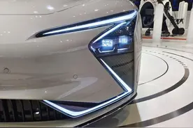 百公里加速3.9秒，预售40.88万元的国产纯电动中大型轿车—智己L7图片