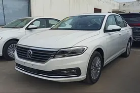 偷换原厂车机等，继帕萨特之后，大众朗逸被曝“减配”图片