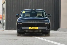 2025款顶配卖26.98万！配空气悬架+四驱，星纪元 ET能火吗？图片