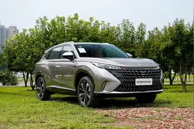 全新荣威超混eRX5怒冲天花板 12.99万让燃油和混动SUV市场震感明显图片