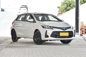 丰田打造的省油代步车，售价8.58万，油耗5L/100km，带你看威驰FS图片