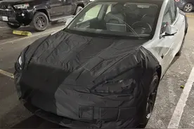 疑似新特斯拉Model 3曝光：提升动力/简化按键，或明年三季度上市图片