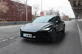 特斯拉Model3：更像家用车了，四驱长续航回归！图片