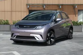 401KM续航，便宜大空间快充代步车，好停好养活，实拍比亚迪海豚图片