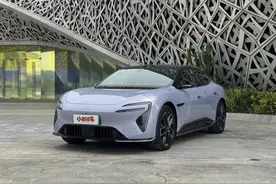 小米SU7最大的敌手，终于出现了图片