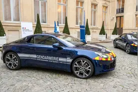 别人家的帅气警车，雷诺Alpine A110警车交付法国宪兵特勤队图片