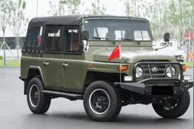 全新BJ212：前脸福特烈马，侧面坦克300，整体更像一款欧洲车图片