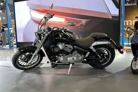 新车 | 售21980元起，力帆V400上市，四冲程水冷双缸巡航摩托车图片